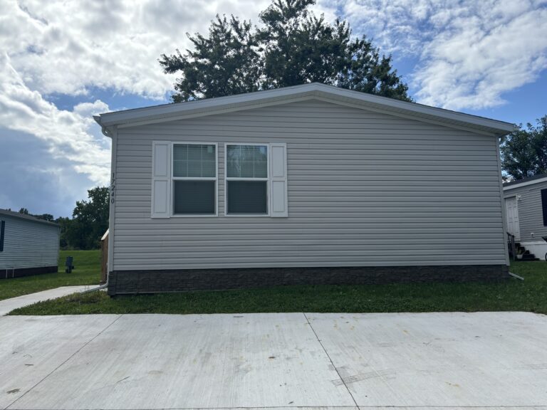 17240 Roberts Drive ~ Site 237 Davisburg MI 48350
