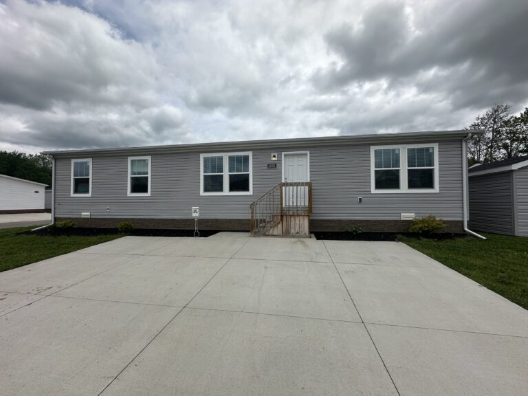 3555 Winsford Drive ~ Site 406 Jackson MI 49201