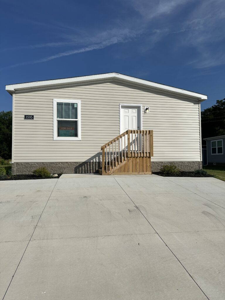 3595 Winsford Drive ~ Site 385 Jackson MI 49201