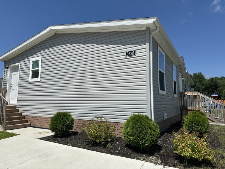 3528 Winsford ~ Site 365 Jackson MI 49201