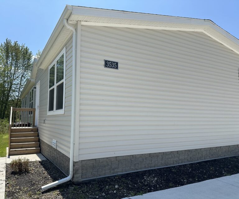 3535 Winsford Dr ~ Site 411 Jackson MI 49201