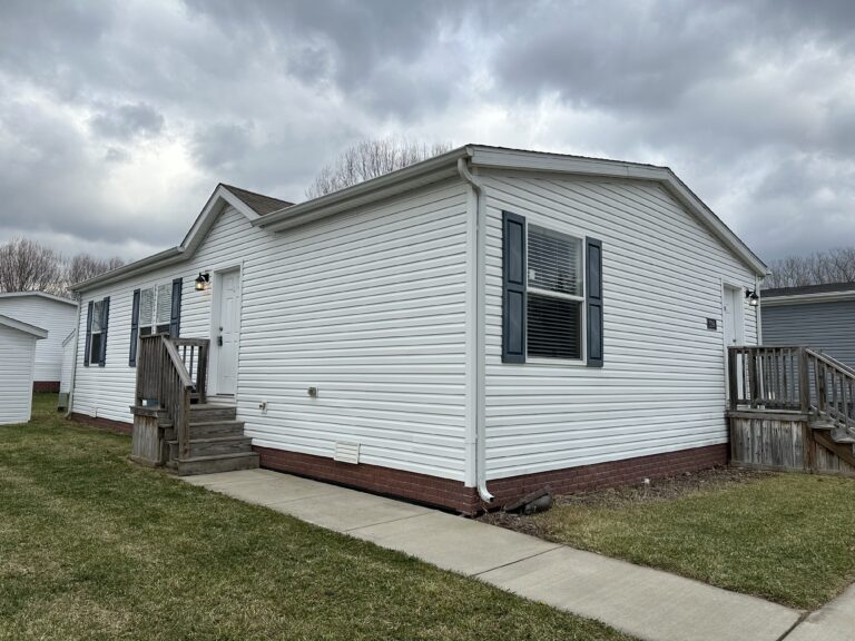 3290 Fallsmoor Jackson MI 49201