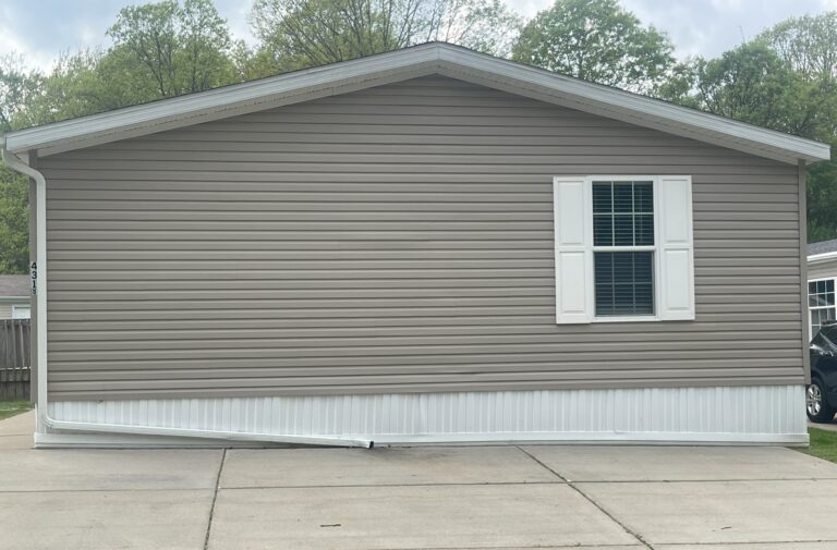 4318 Laurel ~ Site 295 Jackson MI 49201