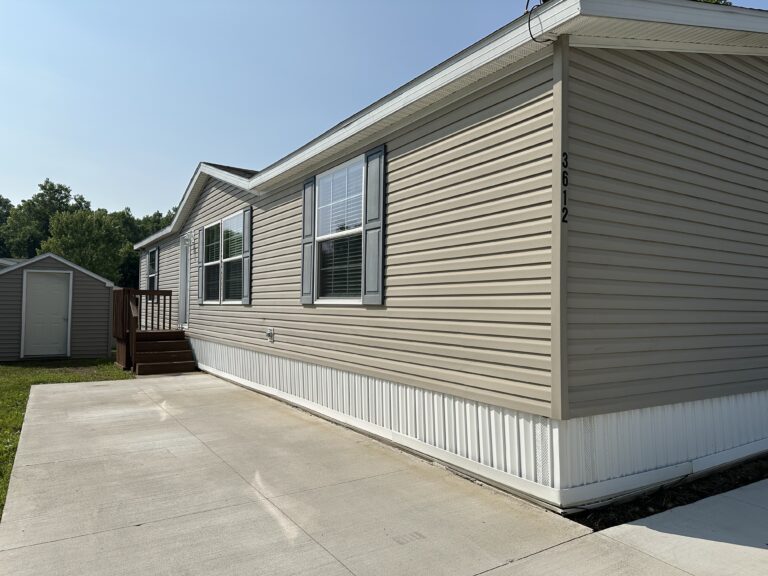 3612 Hawthorn ~ Site 255 Jackson MI 49201