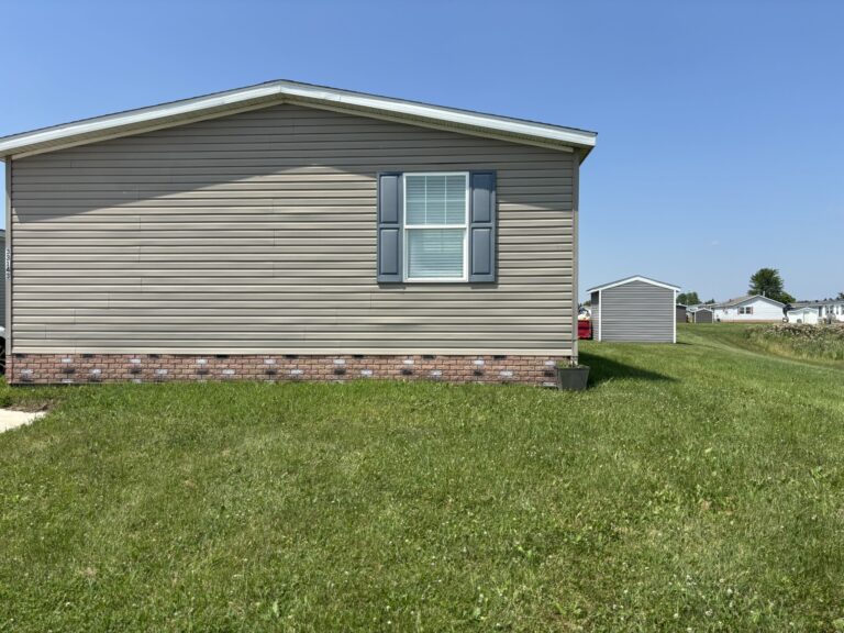 33143 Aspen Court New Haven MI 48048