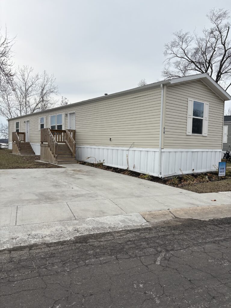 17311 E US Hwy 40 ~ Site C19 Independence MO 64055