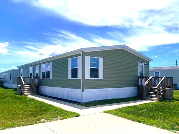 Huge living space in this 3 bedroom 2 bath! Gardner KS 66030
