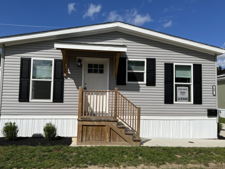 28 Keystone Dr Rochester NY 14625