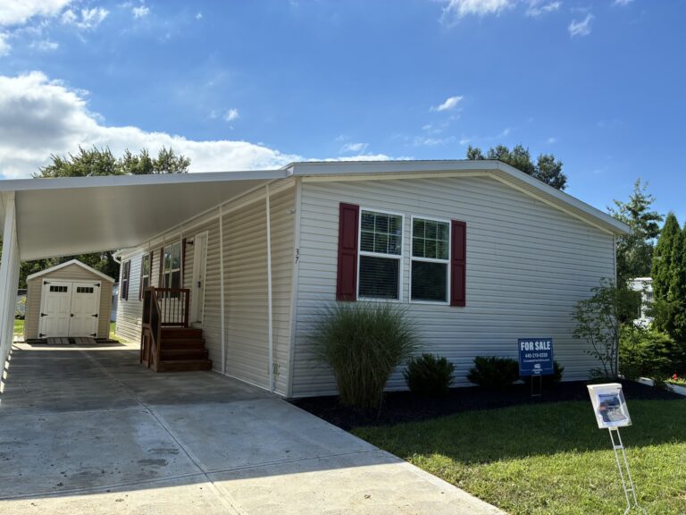 37 Elgin Oval Blvd Olmsted Township OH 44138