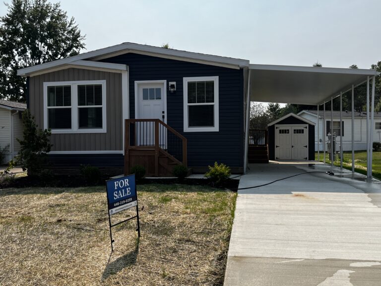 3 Sunrise Blvd Olmsted Township OH 44138
